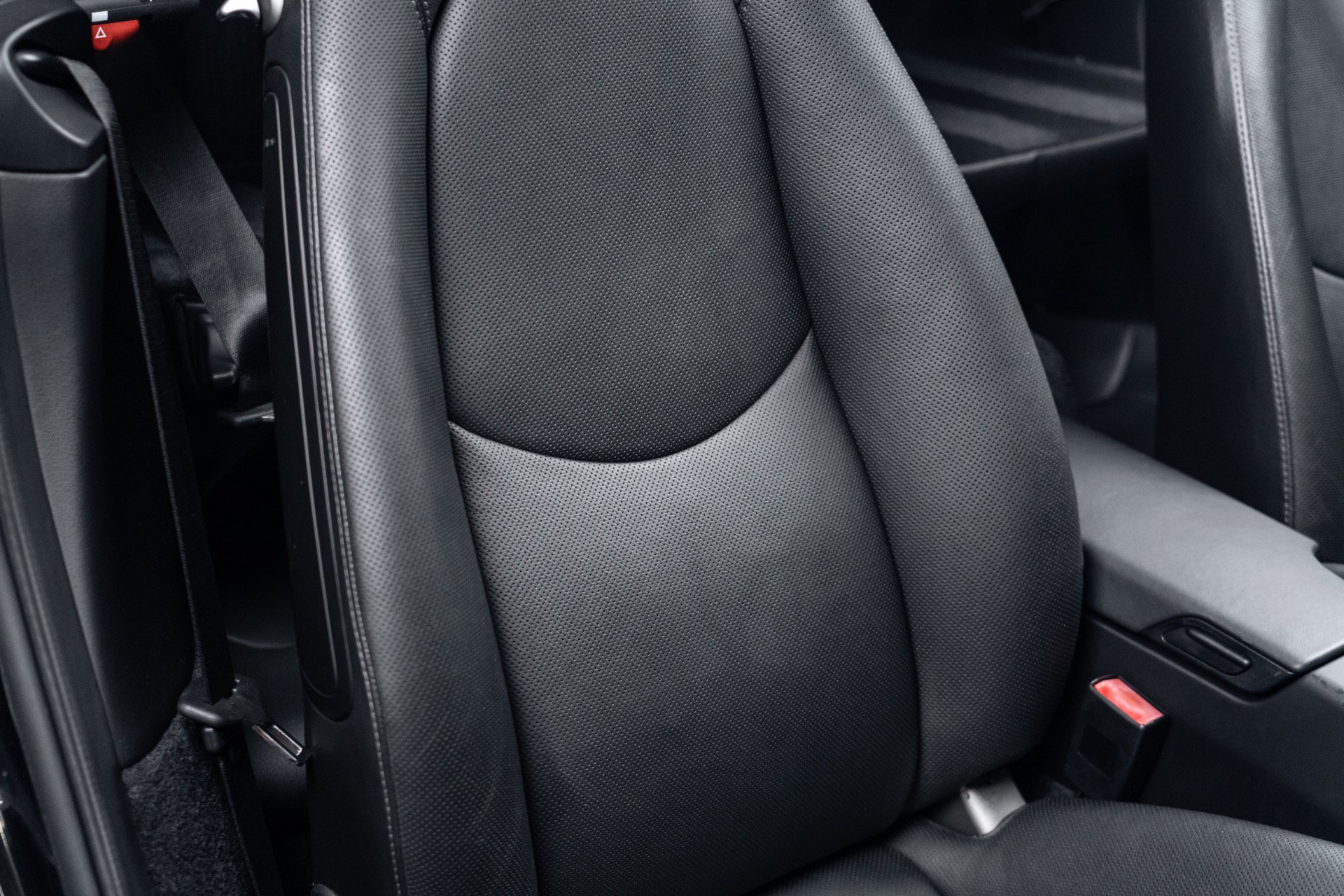 Used 2010 Porsche 911 Cabriolet image 38