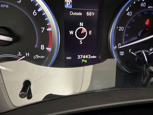 Used 2019 Toyota Highlander Limited Platinum FWD image 22