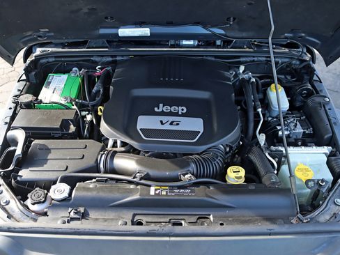 Used 2017 Jeep Wrangler Unlimited Rubicon w/ Dual Top Group image 40