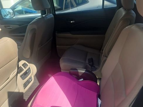 Used 2020 Honda Pilot Touring image 7