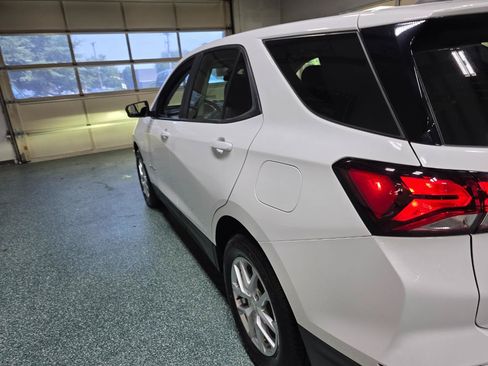 Used 2022 Chevrolet Equinox LS FWD image 10