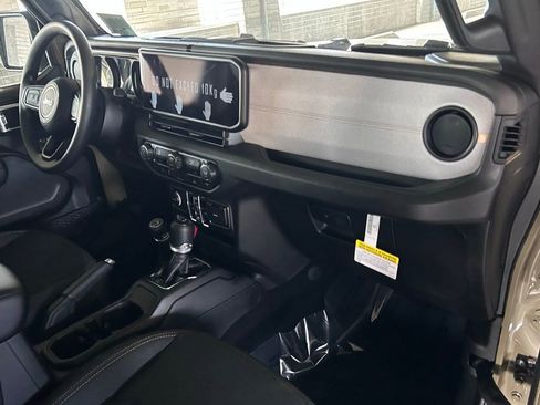 New 2026 Jeep Gladiator Sport AWD/4WD image 18
