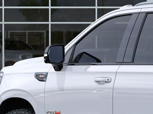 New 2026 GMC Yukon XL AT4 w/ AT4 Premium Plus Package AWD/4WD image 12