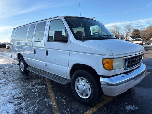 Used 2003 Ford E-350 and Econoline 350 Club Wagon image 4