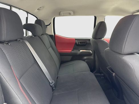 Used 2018 Toyota Tacoma SR5 AWD/4WD image 41
