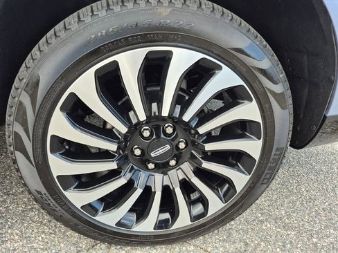 Used 2024 Lincoln Navigator L Black Label image 9