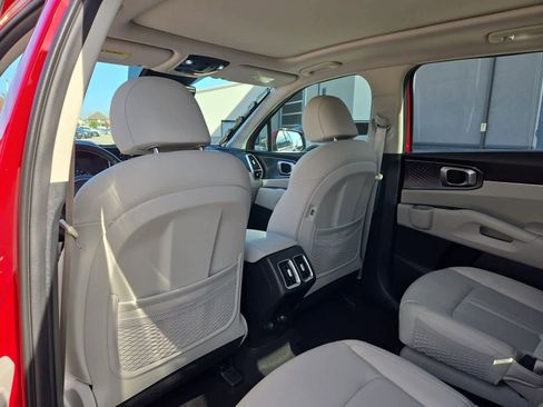 Certified 2022 Kia Sorento EX w/ Panoramic Sunroof Package image 17