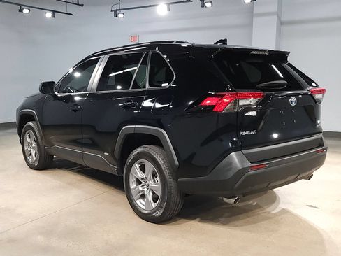 Used 2022 Toyota RAV4 LE AWD/4WD image 5