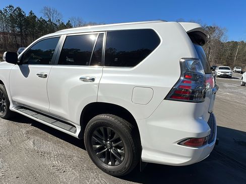 Used 2020 Lexus GX 460 Premium w/ Premium Package image 10