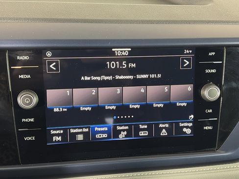 Used 2024 Volkswagen Taos SE w/ Panoramic Sunroof Package image 21