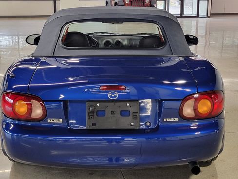 Used 1999 MAZDA MX-5 Miata RWD image 30