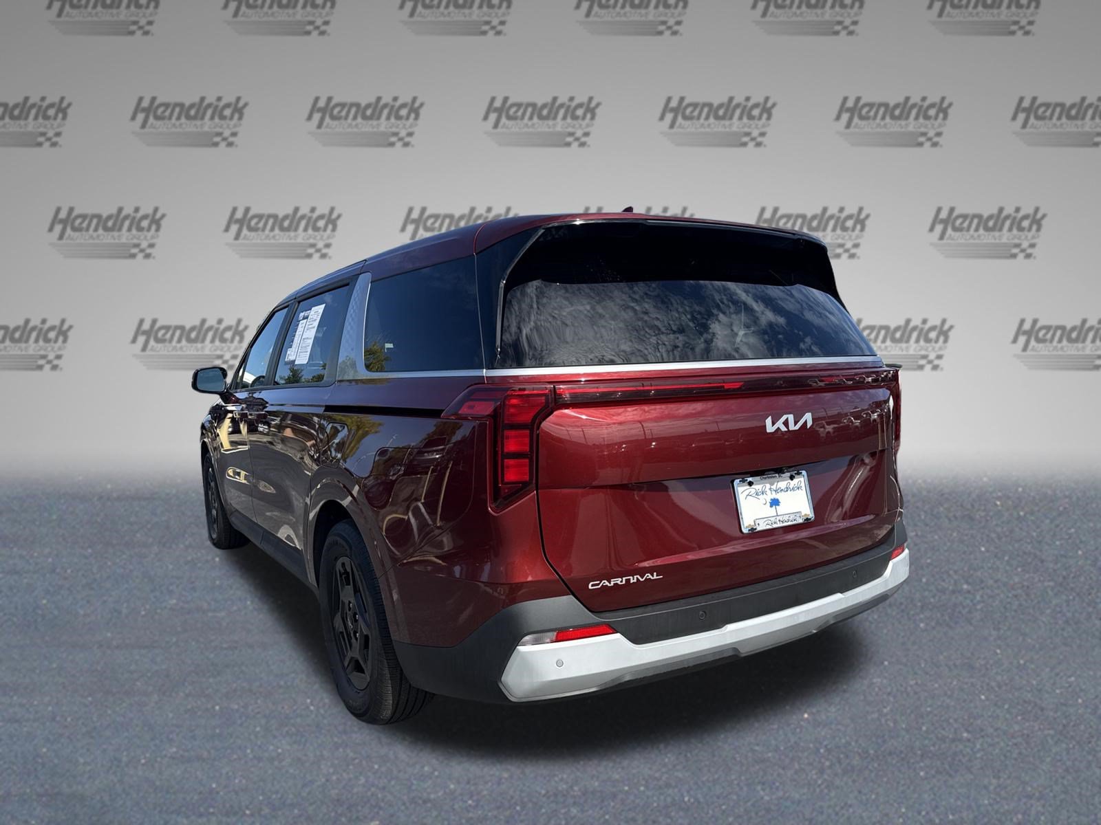 Used 2026 Kia Carnival FWD image 8