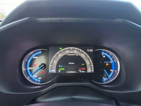 Used 2025 Toyota RAV4 XLE AWD/4WD image 28