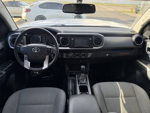 Used 2017 Toyota Tacoma SR5 w/ Exterior Package AWD/4WD image 14