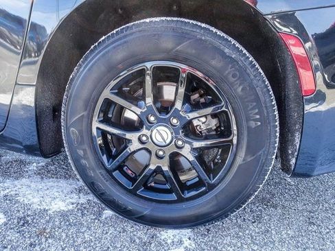 Used 2023 Chrysler Pacifica Touring-L image 15