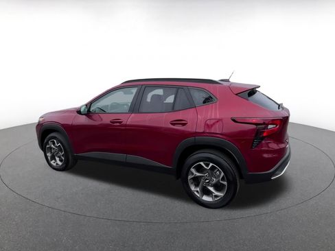 Used 2025 Chevrolet Trax LT image 10