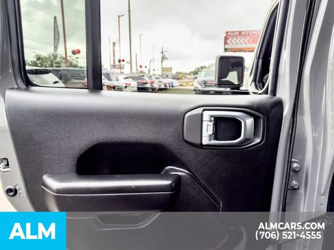 Used 2021 Jeep Wrangler Unlimited Rubicon w/ Cold Weather Group AWD/4WD image 11