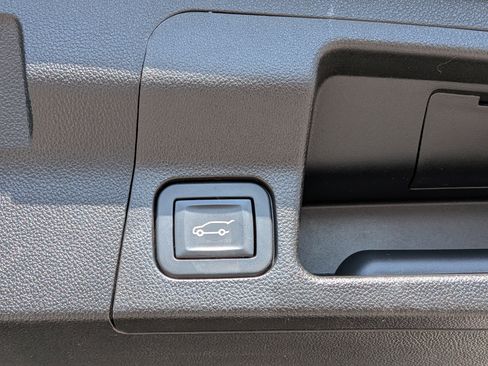 Used 2017 GMC Acadia Denali w/ Technology Package FWD image 14