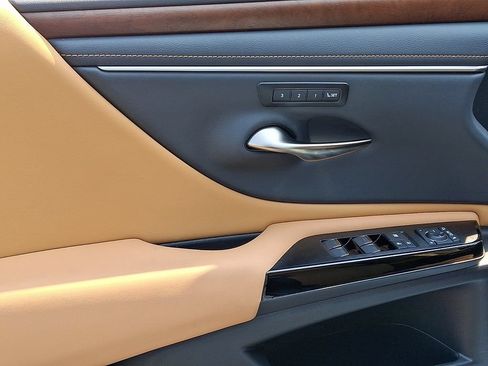 Used 2024 Lexus ES 350 w/ Premium Package FWD image 13