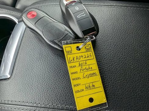 Used 2016 Porsche Cayenne AWD/4WD image 15