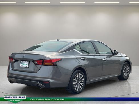 Used 2023 Nissan Altima 2.5 SV w/ SV Premium Package FWD image 5