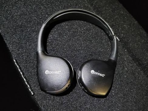 Used 2015 Chrysler Town & Country Touring w/ Driver Convenience Group image 7