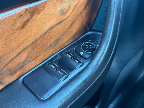 Used 2013 Lincoln MKS AWD image 21