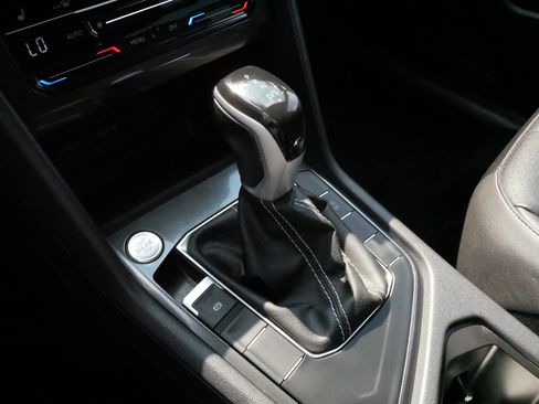 Certified 2023 Volkswagen Tiguan SE FWD image 24