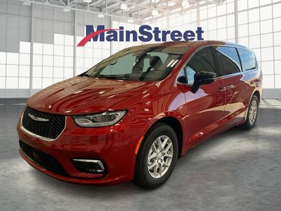 New 2026 Chrysler Pacifica Select