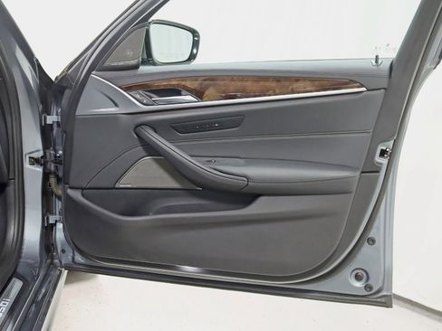 Used 2019 BMW M550i xDrive w/ Dynamic Handling Package image 39