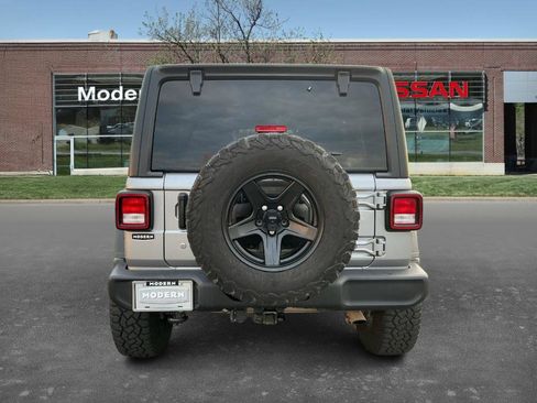 Used 2018 Jeep Wrangler Unlimited Sport S image 3