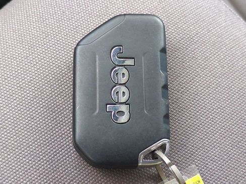 Used 2023 Jeep Gladiator Sport image 20