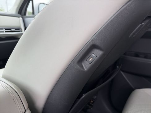 Used 2024 Hyundai Santa Fe SEL FWD image 16