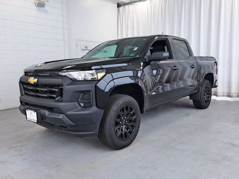 Used 2025 Chevrolet Colorado W/T w/ WT Custom Package AWD/4WD image 2