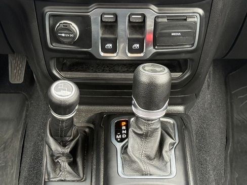 Used 2020 Jeep Wrangler Sport AWD/4WD image 27