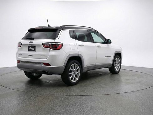Used 2025 Jeep Compass Limited image 7