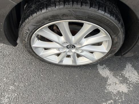 Used 2017 MAZDA MAZDA3 Touring FWD image 11