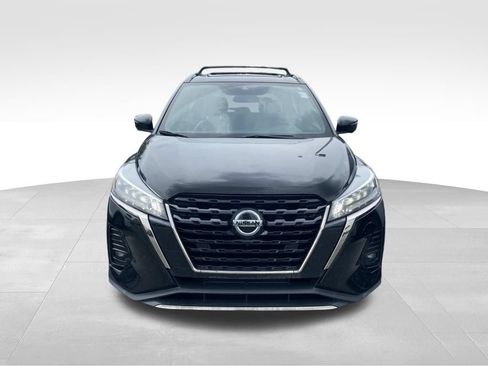 Used 2021 Nissan Kicks SR w/ SR Premium Package FWD image 3