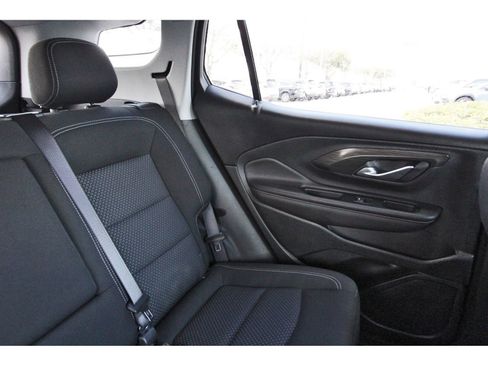 Used 2022 GMC Terrain SLE w/ Driver Convenience Package image 12