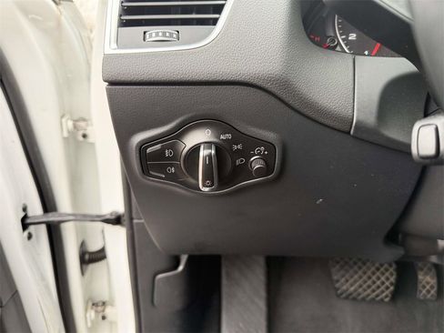 Used 2016 Audi Q5 2.0T Premium Plus w/ Technology Package image 26