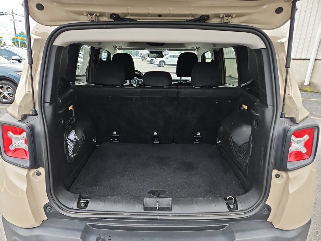 Used 2016 Jeep Renegade Trailhawk AWD/4WD image 12