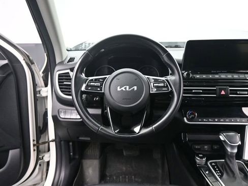 Used 2022 Kia Seltos EX image 27