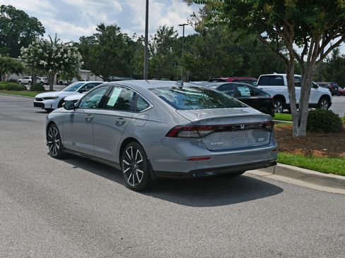 Used 2025 Honda Accord Touring image 3