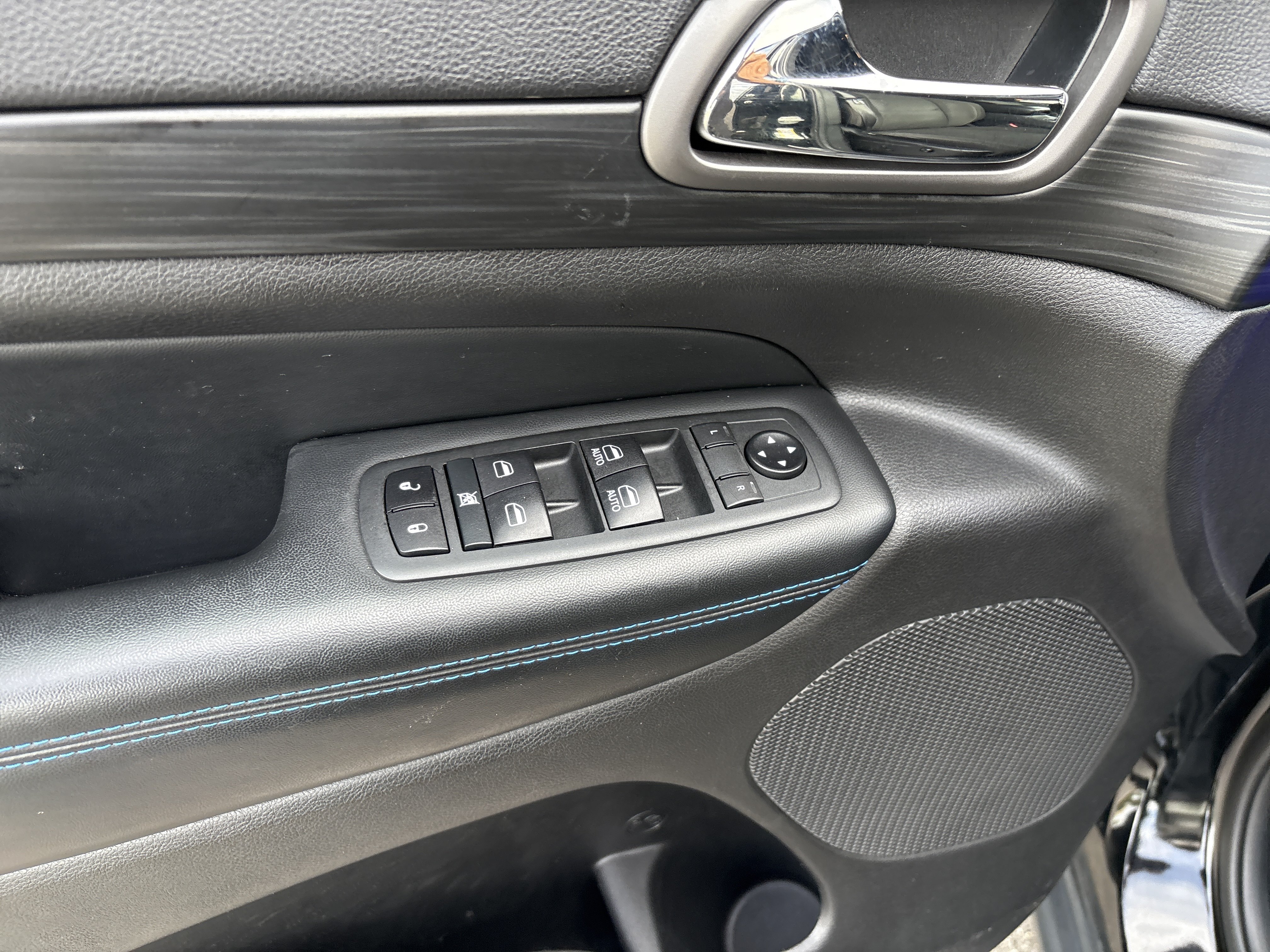 Used 2020 Jeep Grand Cherokee Laredo RWD image 16