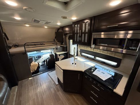 Used 2018 RAM 5500 SLT w/ Quick Order Package 29G SLT image 91