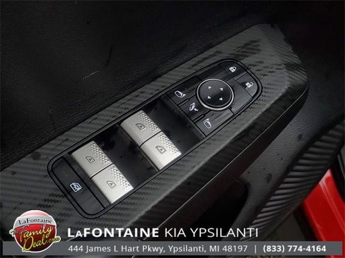 Used 2024 Mitsubishi Outlander SE Black Edition image 17