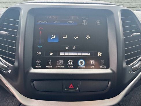 Used 2018 Jeep Cherokee Latitude Plus w/ Cold Weather Group image 13