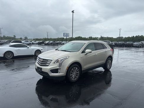 Used 2017 Cadillac XT5 Luxury w/ Driver Awareness Package FWD image 4