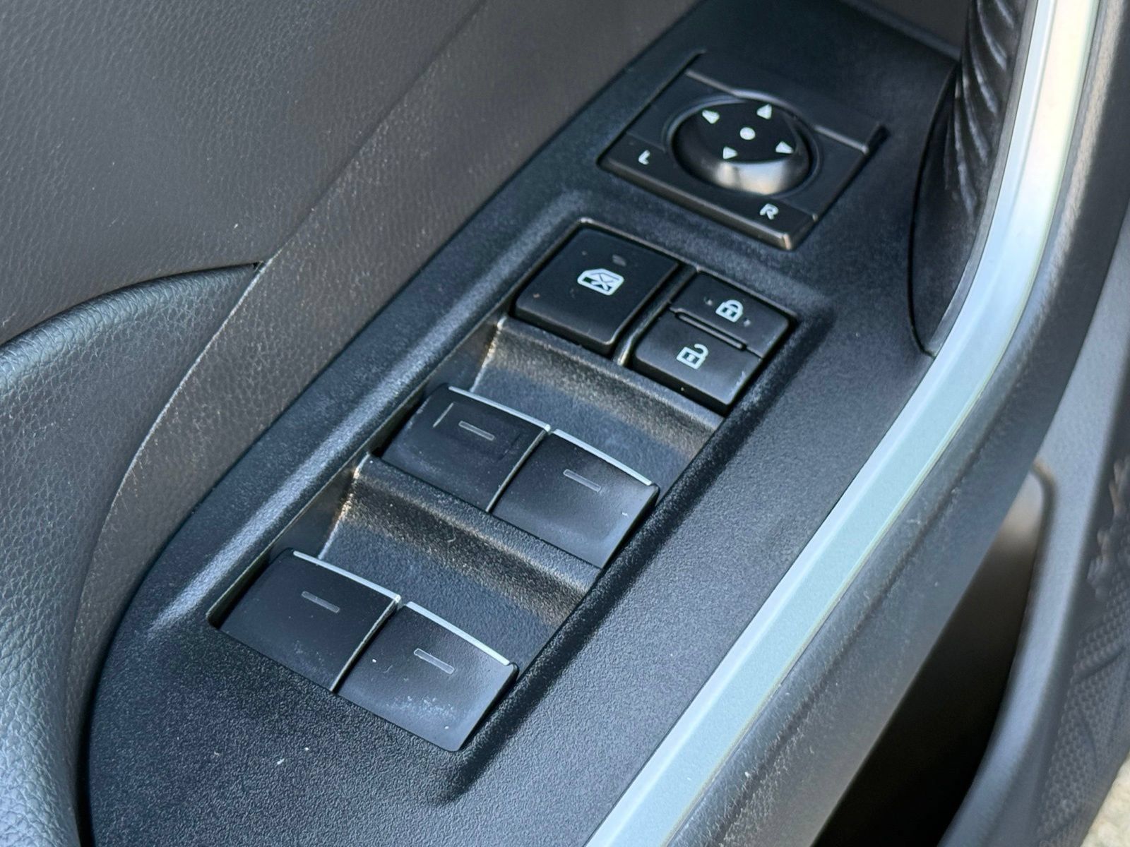 Used 2025 Toyota RAV4 XLE Premium w/ Weather Package AWD/4WD image 21