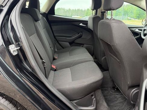 Used 2018 Ford Focus SE FWD image 19